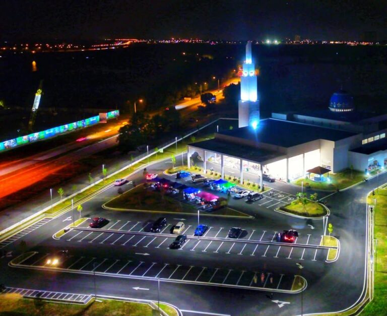 Saujana Putra Mosque