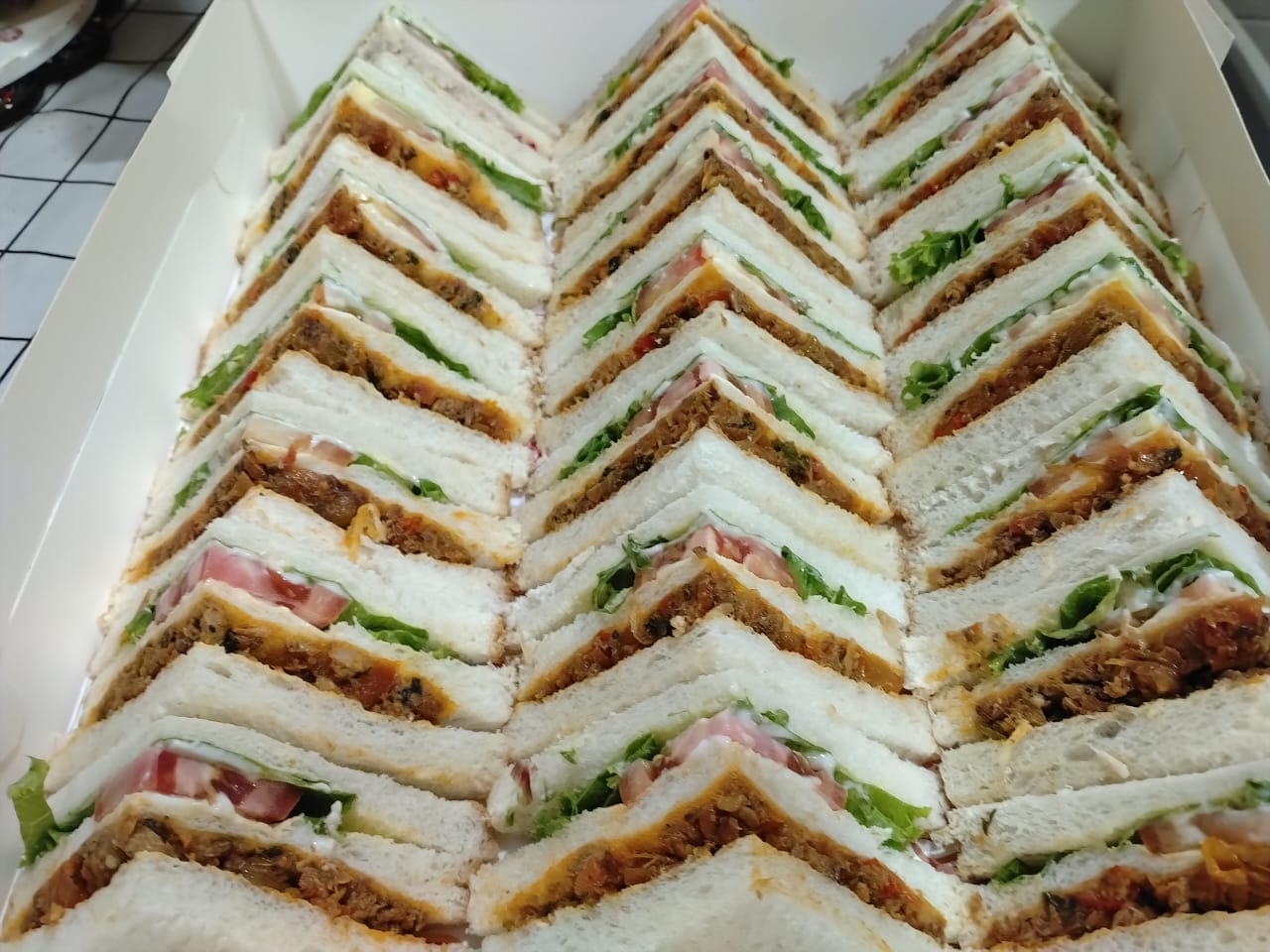 ROTI SANDWICH AYAM, TUNA, SARDIN & TELOR
