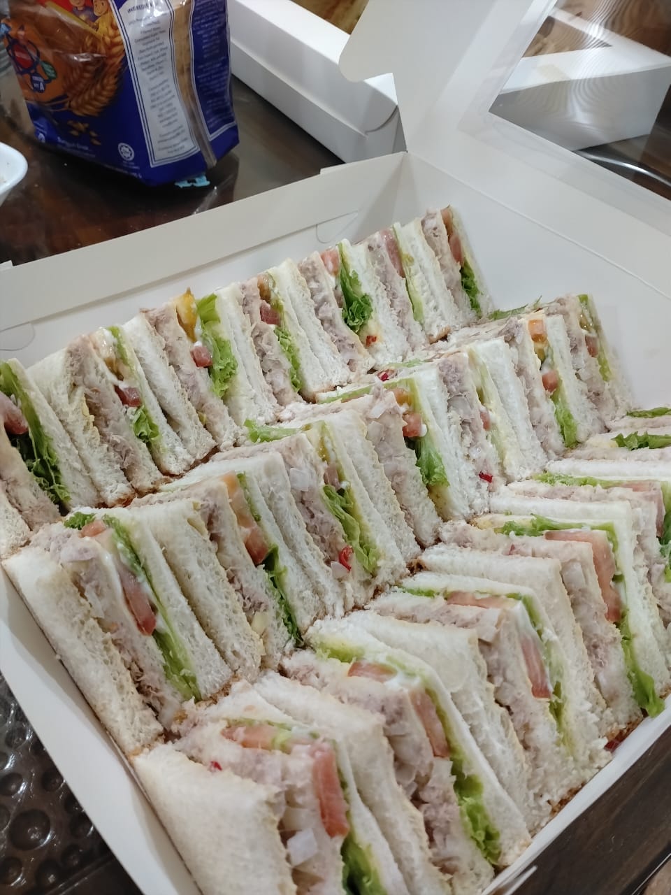 ROTI SANDWICH AYAM, TUNA, SARDIN & TELOR