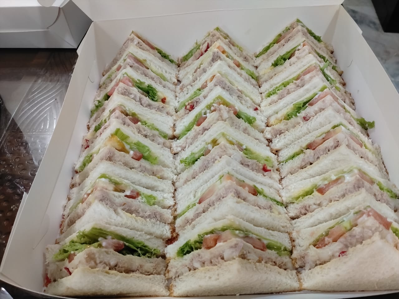 ROTI SANDWICH AYAM, TUNA, SARDIN & TELOR